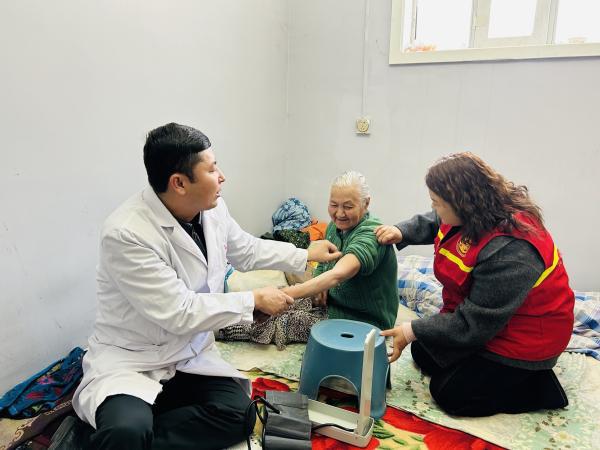 义诊行 温暖入人心OG真人平台冬日